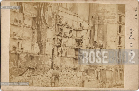 -PARIGI, J.R., RUINES DE PARIS - RUE ROYALE, 1871. STAMPA ALLALBUMINA INCOLLATA SU CARTONE, CARTE DE VISITE, CM 16,3X10,5  ©ARCHIVIO Graziano Arici/Rosebud2   ROVINE, COMUNE  DI PARIGI, FOTOANTICHE.-PARIS, J.R., RUINES DE PARIS - RUE ROYALE, 1871. ALBUMEN PHOTOGRAPH MOUNTED ON CARDBOARD, CARTE DE VISITE CM 16,3X10,5 ©Graziano Arici / rosebud2
