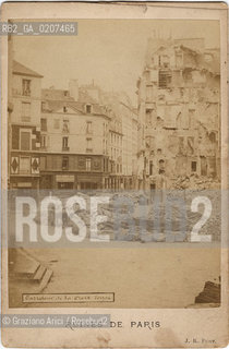 -PARIGI, J.R., RUINES DE PARIS - CARREFOUR DE LA CROIX ROUGE, 1871. STAMPA ALLALBUMINA INCOLLATA SU CARTONE, CARTE DE VISITE, CM 16,5X10,8  ©ARCHIVIO Graziano Arici/Rosebud2  ROVINE, COMUNE  DI PARIGI, INCROCIO DELLA CROCE ROSSA, FOTOANTICHE.-PARIS, J.R., RUINES DE PARIS - CARREFOUR DE LA CROIX ROUGE,  1871. ALBUMEN PHOTOGRAPH MOUNTED ON CARDBOARD, CARTE DE VISITE CM 16,5X10,8 ©Graziano Arici / rosebud2