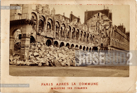 -PARIGI, SENZA INDICAZIONE DAUTORE, PARIS APRES LA COMMUNE - MINISTERE DES FINANCES, 1871. STAMPA ALLALBUMINA INCOLLATA SU CARTONE, CARTE DE VISITE, CM 10,3X6,9  ©ARCHIVIO Graziano Arici/Rosebud2  PARIGI DOPO LA COMUNE - MINISTERO DELLA FINANZE, ROVINE  FOTOANTICHE.-PARIS, NO AUTHORS INDICATION, PARIS APRES LA COMMUNE - MINISTERE DES FINANCES, 1871. ALBUMEN PHOTOGRAPH MOUNTED ON CARDBOARD, CARTE DE VISITE CM 10,3X6,9 ©Graziano Arici/Rosebud2 
