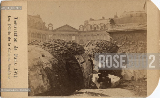 -PARIGI, SENZA INDICAZIONE DAUTORE, INSURRECTION DE PARIS - LE DEBRIS DE LA COLONNE VENDOME, 1871. STAMPA ALLALBUMINA INCOLLATA SU CARTONE, CARTE DE VISITE, CM 10,5X6,4  ©ARCHIVIO Graziano Arici/Rosebud2  INSURREZIONE DI PARIGI, ROVINE, LA COLONNA VENDOME ROVESCIATA, ABBATTIMENTO, COMUNE, FOTOANTICHE.-PARIS, NO AUTHORS INDICATION, INSURRECTION DE PARIS - LE DEBRIS DE LA COLONNE VENDOME, 1871. ALBUMEN PHOTOGRAPH MOUNTED ON CARDBOARD, CARTE DE VISITE CM 10,5X6,4 ©Graziano Arici / rosebud2