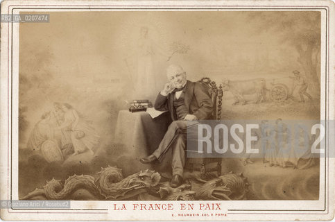 -PARIGI, E. NEURDEIN EDITORE, LA FRANCE EN PAIX  - LOUIS ADOLPHE THIERS, 1871. STAMPA ALLALBUMINA INCOLLATA SU CARTONE, CARTE DE VISITE, CM 16,5X10,9  ©ARCHIVIO Graziano Arici/Rosebud2  FOTOMONTAGGIO, COMUNE DI PARIGI, POLITICO E STORICO, FOTOANTICHE.-PARIS, E. NEURDEIN EDITORE, LA FRANCE EN PAIX - LOUIS ADOLPHE THIERS, 1871. ALBUMEN PHOTOGRAPH MOUNTED ON CARDBOARD, CARTE DE VISITE CM 16,5X10,9 ©Graziano Arici/Rosebud2 