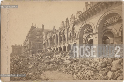 -PARIGI, SOULIER, PARIS INCENDIE - MINISTERE DES FINANCES DE LA RUE CASTIGLIONE  A LA PLACE DELA CONCORDE, MAGGIO 1871. STAMPA ALLALBUMINA INCOLLATA SU CARTONE, CARTE DE VISITE, CM 15,3X10,5  ©ARCHIVIO Graziano Arici/Rosebud2  ROVINE COMUNE DI PARIGI, MINISTERO DELLE FINANZE  FOTOANTICHE.-PARIS, SOULIER, PARIS INCENDIE - MINISTERE DES FINANCES DE LA RUE CASTIGLIONE  A LA PLACE DELA CONCORDE, MAY 1871. ALBUMEN PHOTOGRAPH MOUNTED ON CARDBOARD, CARTE DE VISITE CM 15,3X10,5 ©Graziano Arici / rosebud2