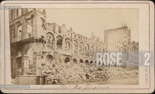 -PARIGI, PHOTOGRAPHIE FRANCK, MINISTERE DES FINANCES, 1871. STAMPA ALLALBUMINA INCOLLATA SU CARTONE, CARTE DE VISITE, CM 10,3X6,9  ©ARCHIVIO Graziano Arici/Rosebud2  ROVINE, COMUNE DI PARIGI,  MINISTERO DELLE FINANZE, FOTOANTICHE.-PARIS, PHOTOGRAPHIE FRANCK, MINISTERE DES FINANCES, 1871. ALBUMEN PHOTOGRAPH MOUNTED ON CARDBOARD, CARTE DE VISITE CM 10,3X6,9 ©Graziano Arici / rosebud2
