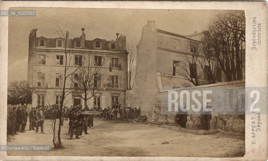 -PARIGI, EUGENE APPERT, FUCILAZIONE DEI GENERALI CLEMENT THOMAS E JULES LECOMTE, 18 MARZO 1871. STAMPA ALLALBUMINA INCOLLATA SU CARTONE, CARTE DE VISITE, CM 6,3X10,5  ©ARCHIVIO Graziano Arici/Rosebud2   FOTOMONTAGGIO, ESECUZIONE, COMUNE DI PARIGI, FOTOANTICHE.-PARIS, EUGENE APPERT, EXECUTION OF THE GENERALS CLEMENT THOMAS E JULES LECOMTE, 18 MARCH 1871. ALBUMEN PHOTOGRAPH MOUNTED ON CARDBOARD, CARTE DE VISITE CM 6,3X10,5 ©Graziano Arici / rosebud2