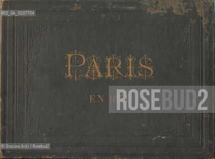 -PARIGI, VERON - ASSOCIATION DOUVRIERS LITHOGRAPHES, SCHMIT & C.IE QUAI VALMY 21 -  SIMEON LITH. - DUVAL EDITEUR, BARRIERE DU COMBAT, 1871. COPERTINA DELLALBUM PARIS EN 1871 CM 33X25 ©ARCHIVIO Graziano Arici/Rosebud2  COMUNE DI PARIGI FOTOANTICHE.-PARIS, VERON - ASSOCIATION DOUVRIERS LITHOGRAPHES, SCHMIT & C.IE QUAI VALMY 21 -  SIMEON LITH. - DUVAL EDITEUR, BARRIERE DU COMBAT, 1871. JACKET OF THE ALBUM PARIS EN 1871 , CM 33X25 ©Graziano Arici / rosebud2