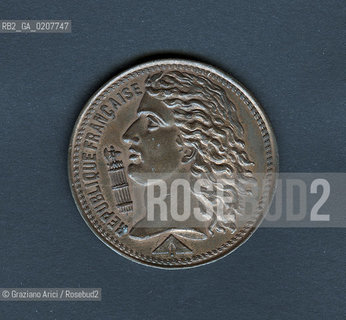 -PARIGI, MONETA COMMEMORATIVA IN MEMORIA DELL ESECUZIONE DI LOUIS NATHANIEL ROSSEL, EXECUTION DU CITOYEN ROSSEL GENERAL DE LA COMMUNE DE PARIS, MORT POUR LA LIBERTE ET LA REPUBLIQUE LA 28 9BRE 1971, REPUBLIQUE FRANCAISE 1871. OTTONE E RAME, DIAMETRO CM 4,5 ©ARCHIVIO Graziano Arici/Rosebud2    COMUNE DI PARIGI FOTOANTICHE.-PARIS, COMMEMORATIVE COIN IN MEMORY OF LOUIS NATHANIEL ROSSEL, EXECUTION DU CITOYEN ROSSEL GENERAL DE LA COMMUNE DE PARIS, MORT POUR LA LIBERTE ET LA REPUBLIQUE LA 28 9BRE 1971, REPUBLIQUE FRANCAISE, 1871.  COPPER AND BRASS, DIAMETER CM 4,5 ©Graziano Arici / rosebud2