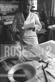 VENEZIA 1982 IL PITTORE GIUSEPPE SANTOMASO NEL SUO STUDIO ©Graziano Arici/Rosebud2 ARTE