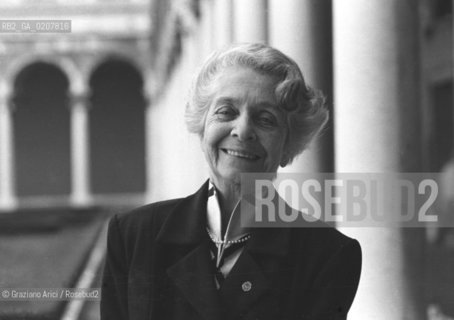 VENEZIA 1997 RITA LEVI MONTALCINI RITA NEL CHIOSTRO FONDAZIONE CINI ©Graziano Arici/Rosebud2 SCIENZA NEUROBIOLOGA PREMIO NOBEL PER LA MEDICINA 1986 ISOLA DI SAN GIORGIO .