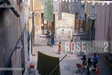 VENEZIA 1980 - LA SACCA S.GIROLAMO ©Graziano Arici/Rosebud2 BAMBINO GIOCO CAMPO