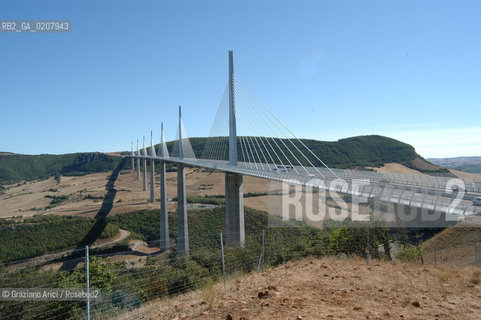 ( FRANCIA  )  LANGUEDOC-ROUSSILLON ALTIPIANO DEL LARZAC CAUSSE : VIADUC DE MILLAU © 2007 Graziano Arici/Rosebud2 / GEO / ARCHITETTURA CONTEMPORANEA NORMAN FOSTER.