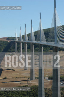 ( FRANCIA  )  LANGUEDOC-ROUSSILLON ALTIPIANO DEL LARZAC CAUSSE : VIADUC DE MILLAU © 2007 Graziano Arici/Rosebud2 / GEO / ARCHITETTURA CONTEMPORANEA NORMAN FOSTER.