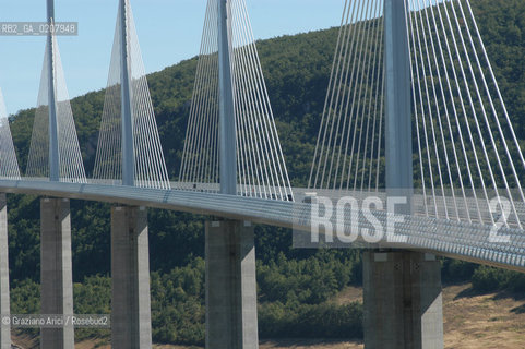 ( FRANCIA  )  LANGUEDOC-ROUSSILLON ALTIPIANO DEL LARZAC CAUSSE : VIADUC DE MILLAU © 2007 Graziano Arici/Rosebud2 / GEO / ARCHITETTURA CONTEMPORANEA NORMAN FOSTER.