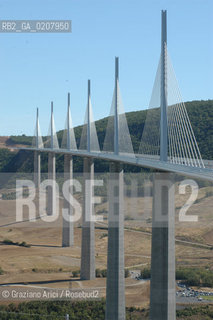 ( FRANCIA  )  LANGUEDOC-ROUSSILLON ALTIPIANO DEL LARZAC CAUSSE : VIADUC DE MILLAU © 2007 Graziano Arici/Rosebud2 / GEO / ARCHITETTURA CONTEMPORANEA NORMAN FOSTER.