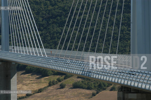 ( FRANCIA  )  LANGUEDOC-ROUSSILLON ALTIPIANO DEL LARZAC CAUSSE : VIADUC DE MILLAU © 2007 Graziano Arici/Rosebud2 / GEO / ARCHITETTURA CONTEMPORANEA NORMAN FOSTER.