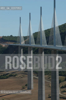 ( FRANCIA  )  LANGUEDOC-ROUSSILLON ALTIPIANO DEL LARZAC CAUSSE : VIADUC DE MILLAU © 2007 Graziano Arici/Rosebud2 / GEO / ARCHITETTURA CONTEMPORANEA NORMAN FOSTER.
