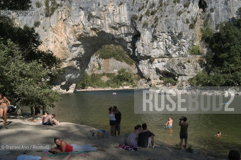 FRANCIA (LANGUEDOC-ROUSSILON) GORGES DE LARDECHE : PONT DARC © 2006 Graziano Arici/Rosebud2 / GEO GOLE ACQUA PONTE