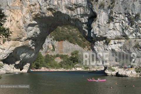 FRANCIA (LANGUEDOC-ROUSSILON) GORGES DE LARDECHE : PONT DARC © 2006 Graziano Arici/Rosebud2 / GEO GOLE ACQUA PONTE