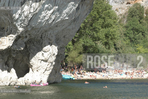 FRANCIA (LANGUEDOC-ROUSSILON) GORGES DE LARDECHE : PONT DARC © 2006 Graziano Arici/Rosebud2 / GEO GOLE ACQUA PONTE