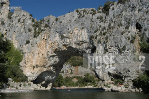 FRANCIA (LANGUEDOC-ROUSSILON) GORGES DE LARDECHE : PONT DARC © 2006 Graziano Arici/Rosebud2 / GEO GOLE ACQUA PONTE