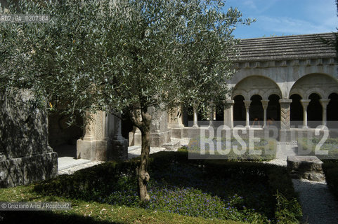 ( FRANCIA  )  PROVENCE-ALPES-COTE DAZUR VAISON-LA-ROMAINE : ANTICA CATTEDRALE DI NOTRE-DAME-DE-NAZARETH © 2006 Graziano Arici/Rosebud2 / GEO CHIOSTRO