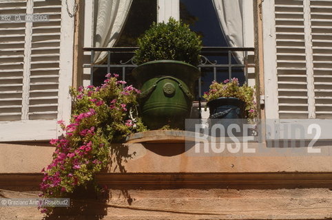 (FRANCIA-FRANCE) AIX-DE-PROVENCE: A WINDOW @ Graziano Arici/Rosebud2 GEO FINESTRA