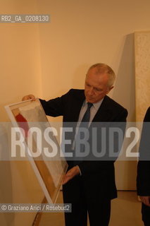VENEZIA 06 APRILE 2006 - ALLESTIMENTO DELLA MOSTRA A PALAZZO GRASSI CON IL SIGNOR PINAULT E LA CURATRICE  ALISON  GINGERAS A PALAZZO GRASSI ©Graziano Arici/Rosebud2/PALAZZO GRASSI
