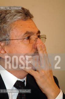 VENICE 9/3/2008 - THE MINISTER OF FOREIGN AFFAIRS MASSIMO DALEMA MEMBER OF DEMOCRATIC PARTY (PARTITO DEMOCRATICO - PD) DELIVERS HIS SPEECH DURING AN ELECTORAL MEETING AT ARCHITECTURE UNIVERSITY  ©Graziano Arici/Rosebud2 POLITICA