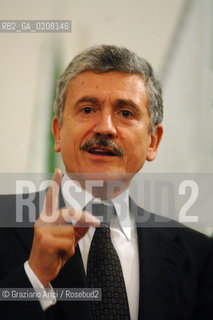 VENICE 9/3/2008 - THE MINISTER OF FOREIGN AFFAIRS MASSIMO DALEMA MEMBER OF DEMOCRATIC PARTY (PARTITO DEMOCRATICO - PD) DELIVERS HIS SPEECH DURING AN ELECTORAL MEETING AT ARCHITECTURE UNIVERSITY  ©Graziano Arici/Rosebud2 POLITICA