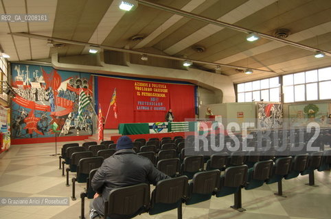 VENICE 5/3/2008 - PORTOMARGHERA INDUSTRIAL COMPOUND - STRIKE OF THE WORKERS OF THE ENI CHEMICAL INDUSTRY PETROLCHIMICO TO SAVE THEIR JOB. THEY GO TO SQUAT THE FREEWAY (TANGENZIALE) TO VENICE ©Graziano Arici/Rosebud2 MANIFESTAZIONE CORTEO OPERAI SCIOPERO