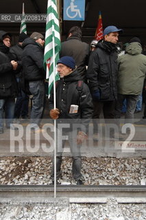 VENICE 6/3/2008 - PORTOMARGHERA INDUSTRIAL COMPOUND - STRIKE OF THE WORKERS OF THE ENI CHEMICAL INDUSTRY PETROLCHIMICO TO SAVE THEIR JOB. THEY GO TO OCCUPY THE RAILWAY AND THE MESTRE STATION TO VENICE ©Graziano Arici/Rosebud2 MANIFESTAZIONE CORTEO OPERAI SCIOPERO STAZIONE TRENO