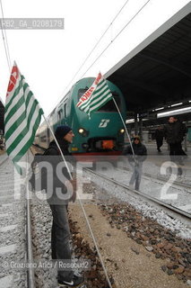VENICE 6/3/2008 - PORTOMARGHERA INDUSTRIAL COMPOUND - STRIKE OF THE WORKERS OF THE ENI CHEMICAL INDUSTRY PETROLCHIMICO TO SAVE THEIR JOB. THEY GO TO OCCUPY THE RAILWAY AND THE MESTRE STATION TO VENICE ©Graziano Arici/Rosebud2 MANIFESTAZIONE CORTEO OPERAI SCIOPERO STAZIONE TRENO