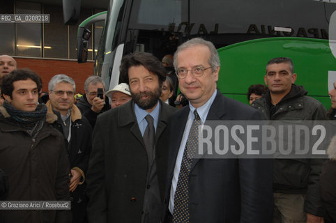 VENICE-MESTRE - 8/3/2008 - THE LEADER OF DEMOCRATIC PARTY (PARTITO DEMOCRATICO - PD) WALTER VELTRONI WITH THE MAYOR MASSIMO CACCIARI DELIVERS HIS SPEECH DURING AN ELECTORAL MEETING WITH THE WORKERS OF VENICE COMMERCIAL HARBOUR ©Graziano Arici/Rosebud2 POLITICA