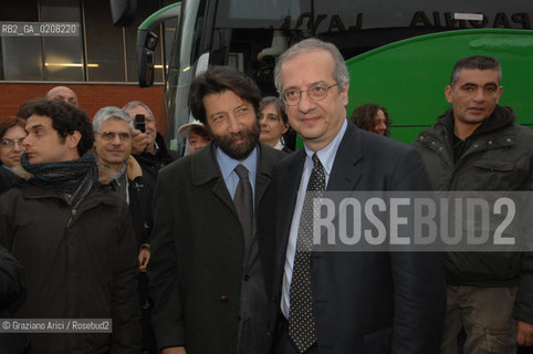 VENICE-MESTRE - 8/3/2008 - THE LEADER OF DEMOCRATIC PARTY (PARTITO DEMOCRATICO - PD) WALTER VELTRONI WITH THE MAYOR MASSIMO CACCIARI DELIVERS HIS SPEECH DURING AN ELECTORAL MEETING WITH THE WORKERS OF VENICE COMMERCIAL HARBOUR ©Graziano Arici/Rosebud2 POLITICA