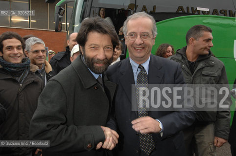 VENICE-MESTRE - 8/3/2008 - THE LEADER OF DEMOCRATIC PARTY (PARTITO DEMOCRATICO - PD) WALTER VELTRONI WITH THE MAYOR MASSIMO CACCIARI DELIVERS HIS SPEECH DURING AN ELECTORAL MEETING WITH THE WORKERS OF VENICE COMMERCIAL HARBOUR ©Graziano Arici/Rosebud2 POLITICA