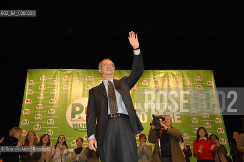 VENICE-MESTRE - 8/3/2008 - THE LEADER OF DEMOCRATIC PARTY (PARTITO DEMOCRATICO - PD) WALTER VELTRONI DELIVERS HIS SPEECH DURING AN ELECTORAL MEETING IN MESTRE ©Graziano Arici/Rosebud2 POLITICA