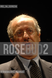 VENICE-MESTRE - 8/3/2008 - THE LEADER OF DEMOCRATIC PARTY (PARTITO DEMOCRATICO - PD) WALTER VELTRONI DELIVERS HIS SPEECH DURING AN ELECTORAL MEETING IN MESTRE ©Graziano Arici/Rosebud2 POLITICA