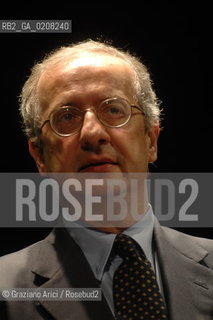 VENICE-MESTRE - 8/3/2008 - THE LEADER OF DEMOCRATIC PARTY (PARTITO DEMOCRATICO - PD) WALTER VELTRONI DELIVERS HIS SPEECH DURING AN ELECTORAL MEETING IN MESTRE ©Graziano Arici/Rosebud2 POLITICA