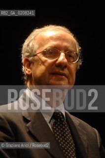 VENICE-MESTRE - 8/3/2008 - THE LEADER OF DEMOCRATIC PARTY (PARTITO DEMOCRATICO - PD) WALTER VELTRONI DELIVERS HIS SPEECH DURING AN ELECTORAL MEETING IN MESTRE ©Graziano Arici/Rosebud2 POLITICA