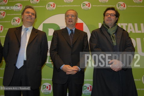 VICENZA 11/3/2008 - THE LEADER OF DEMOCRATIC PARTY (PARTITO DEMOCRATICO - PD) WALTER VELTRONI WITH THE INDUSTRIAL MANAGER MASSIMA CALEARO AND THE CANDIDATE FOR THE VICENZA MAYOR ACHILLE VARIATI DELIVERS HIS SPEECH DURING AN ELECTORAL MEETING IN VICENZA  © MARTA BUSO/ARICI POLITICA