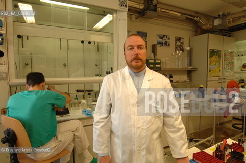 VENICE 31/3/2008 - VENICE GATEWAY FOR SCIENCE AND TECHNOLOGY - INCA LABORATORIES (INTER UNIVERSITY CONSORTIUM OF CHEMISTRY FOR THE ENVIRONMENT)  ANALIZED THE INDUSTRIAL POLLUTION IN VENICE LAGOON AND HIS ICHTHYIC FAUNA AND DISCOVERED THE CONNECTION WITH DIOXIN BLOOD CONTAMINATION IN THE PEOPLE WHO EATED VENICE LAGOON FISH : THE DIRECTOR OF MICROPOLLUTANTS LABORATORY DR. STEFANO RACCANELLI ©Graziano Arici/Rosebud2 INQUINAMENTO PORTO MARGHERA DIOSSINA