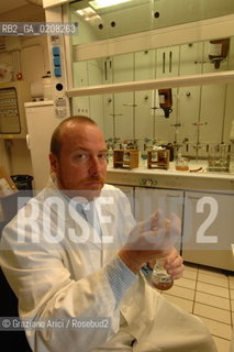 VENICE 31/3/2008 - VENICE GATEWAY FOR SCIENCE AND TECHNOLOGY - INCA LABORATORIES (INTER UNIVERSITY CONSORTIUM OF CHEMISTRY FOR THE ENVIRONMENT)  ANALIZED THE INDUSTRIAL POLLUTION IN VENICE LAGOON AND HIS ICHTHYIC FAUNA AND DISCOVERED THE CONNECTION WITH DIOXIN BLOOD CONTAMINATION IN THE PEOPLE WHO EATED VENICE LAGOON FISH : THE DIRECTOR OF MICROPOLLUTANTS LABORATORY DR. STEFANO RACCANELLI ©Graziano Arici/Rosebud2 INQUINAMENTO PORTO MARGHERA DIOSSINA