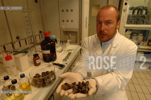 VENICE 31/3/2008 - VENICE GATEWAY FOR SCIENCE AND TECHNOLOGY - INCA LABORATORIES (INTER UNIVERSITY CONSORTIUM OF CHEMISTRY FOR THE ENVIRONMENT)  ANALIZED THE INDUSTRIAL POLLUTION IN VENICE LAGOON AND HIS ICHTHYIC FAUNA AND DISCOVERED THE CONNECTION WITH DIOXIN BLOOD CONTAMINATION IN THE PEOPLE WHO EATED VENICE LAGOON FISH : THE DIRECTOR OF MICROPOLLUTANTS LABORATORY DR. STEFANO RACCANELLI ©Graziano Arici/Rosebud2 INQUINAMENTO PORTO MARGHERA DIOSSINA