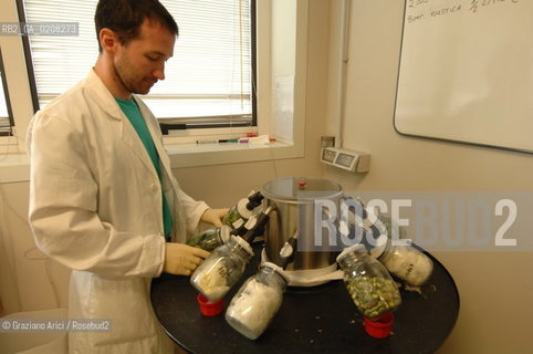 VENICE 31/3/2008 - VENICE GATEWAY FOR SCIENCE AND TECHNOLOGY - INCA LABORATORIES (INTER UNIVERSITY CONSORTIUM OF CHEMISTRY FOR THE ENVIRONMENT)  ANALIZED THE INDUSTRIAL POLLUTION IN VENICE LAGOON AND HIS ICHTHYIC FAUNA AND DISCOVERED THE CONNECTION WITH DIOXIN BLOOD CONTAMINATION IN THE PEOPLE WHO EATED VENICE LAGOON FISH  ©Graziano Arici/Rosebud2 INQUINAMENTO PORTO MARGHERA DIOSSINA