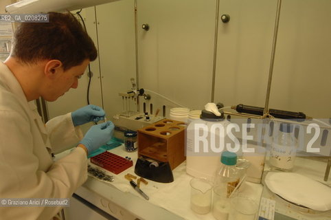 VENICE 31/3/2008 - VENICE GATEWAY FOR SCIENCE AND TECHNOLOGY - INCA LABORATORIES (INTER UNIVERSITY CONSORTIUM OF CHEMISTRY FOR THE ENVIRONMENT)  ANALIZED THE INDUSTRIAL POLLUTION IN VENICE LAGOON AND HIS ICHTHYIC FAUNA AND DISCOVERED THE CONNECTION WITH DIOXIN BLOOD CONTAMINATION IN THE PEOPLE WHO EATED VENICE LAGOON FISH  ©Graziano Arici/Rosebud2 INQUINAMENTO PORTO MARGHERA DIOSSINA