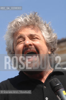 TREVISO - 6/4/2008 - THE COMEDIAN BEPPE GRILLO DELIVERS HIS SPEECH DURING AN ELECTORAL MEETING IN TREVISO FOR THE TOWN HALL ELECTIONS  ©Graziano Arici/Rosebud2 POLITICA