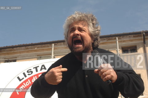 TREVISO - 6/4/2008 - THE COMEDIAN BEPPE GRILLO DELIVERS HIS SPEECH DURING AN ELECTORAL MEETING IN TREVISO FOR THE TOWN HALL ELECTIONS  ©Graziano Arici/Rosebud2 POLITICA