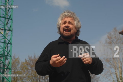 TREVISO - 6/4/2008 - THE COMEDIAN BEPPE GRILLO DELIVERS HIS SPEECH DURING AN ELECTORAL MEETING IN TREVISO FOR THE TOWN HALL ELECTIONS  ©Graziano Arici/Rosebud2 POLITICA