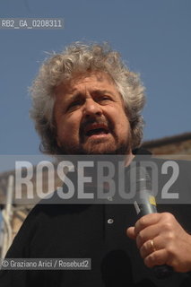 TREVISO - 6/4/2008 - THE COMEDIAN BEPPE GRILLO DELIVERS HIS SPEECH DURING AN ELECTORAL MEETING IN TREVISO FOR THE TOWN HALL ELECTIONS  ©Graziano Arici/Rosebud2 POLITICA