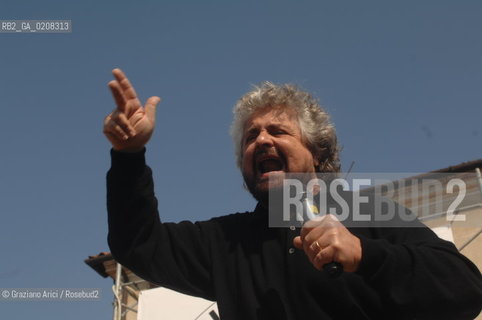 TREVISO - 6/4/2008 - THE COMEDIAN BEPPE GRILLO DELIVERS HIS SPEECH DURING AN ELECTORAL MEETING IN TREVISO FOR THE TOWN HALL ELECTIONS  ©Graziano Arici/Rosebud2 POLITICA