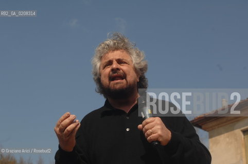 TREVISO - 6/4/2008 - THE COMEDIAN BEPPE GRILLO DELIVERS HIS SPEECH DURING AN ELECTORAL MEETING IN TREVISO FOR THE TOWN HALL ELECTIONS  ©Graziano Arici/Rosebud2 POLITICA
